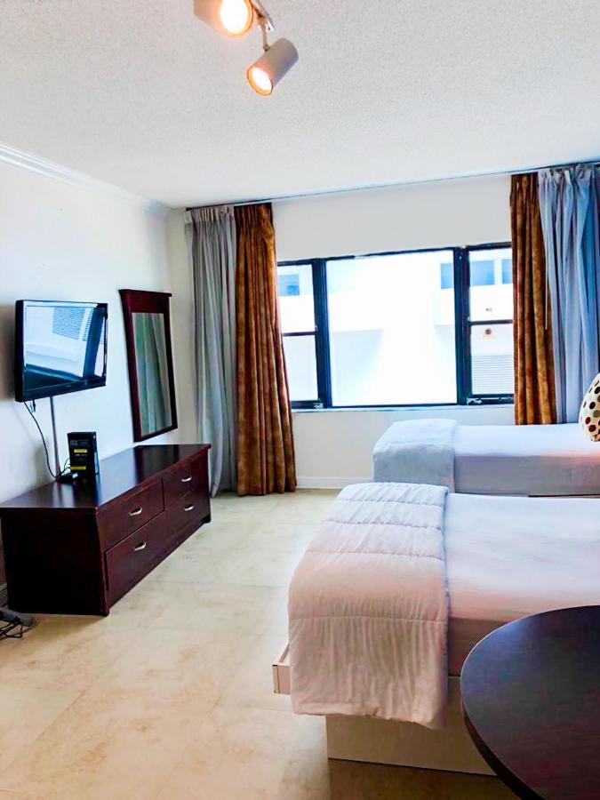 Апартаменти Miami Beachfront With Pool Wifi & Cheap Parking Екстер'єр фото