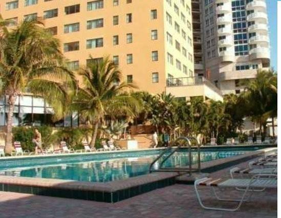 Апартаменти Miami Beachfront With Pool Wifi & Cheap Parking Екстер'єр фото